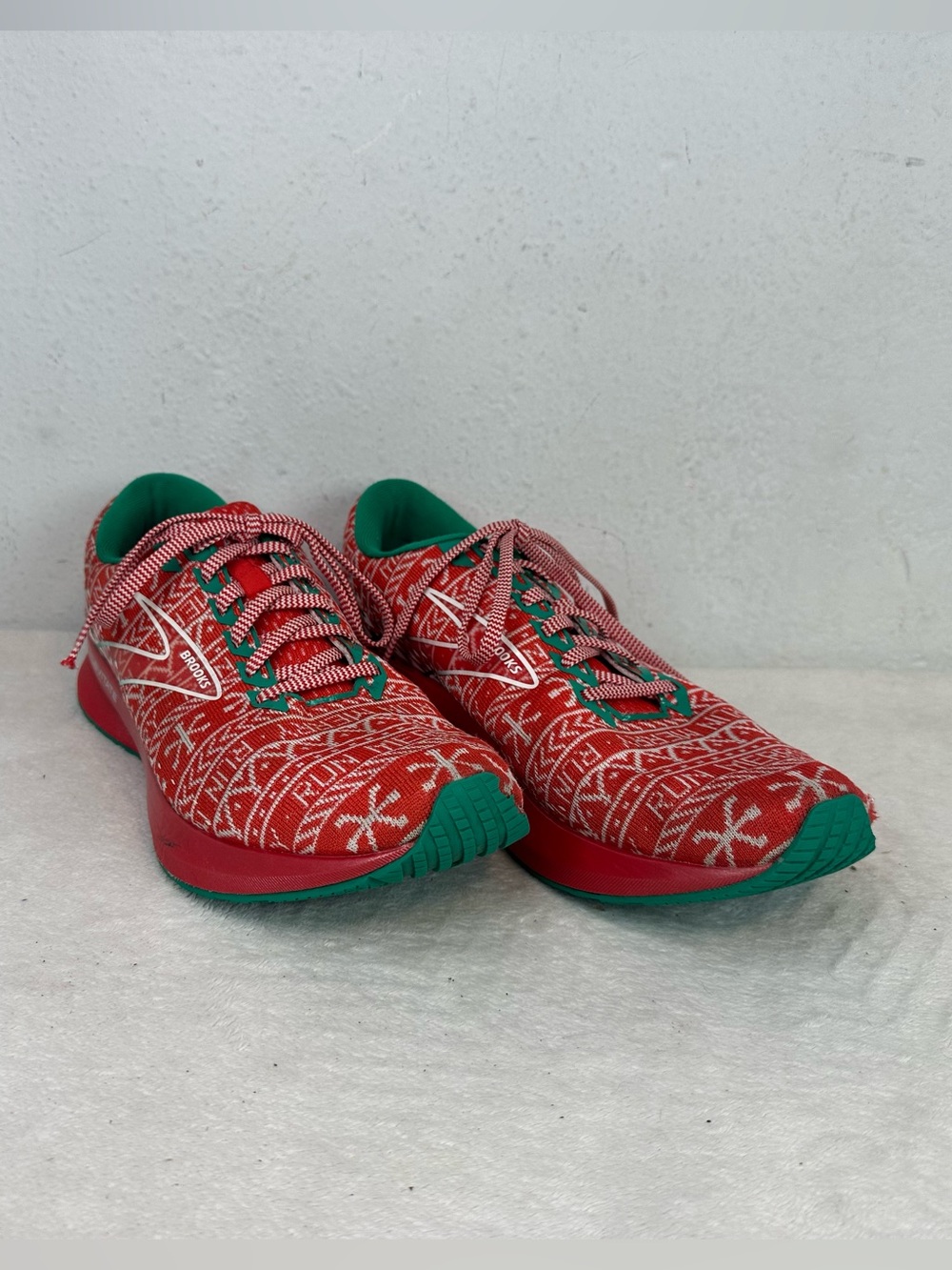 Brooks Levitated 5 Run Merry Men’s Size 12D Christmas Shoes